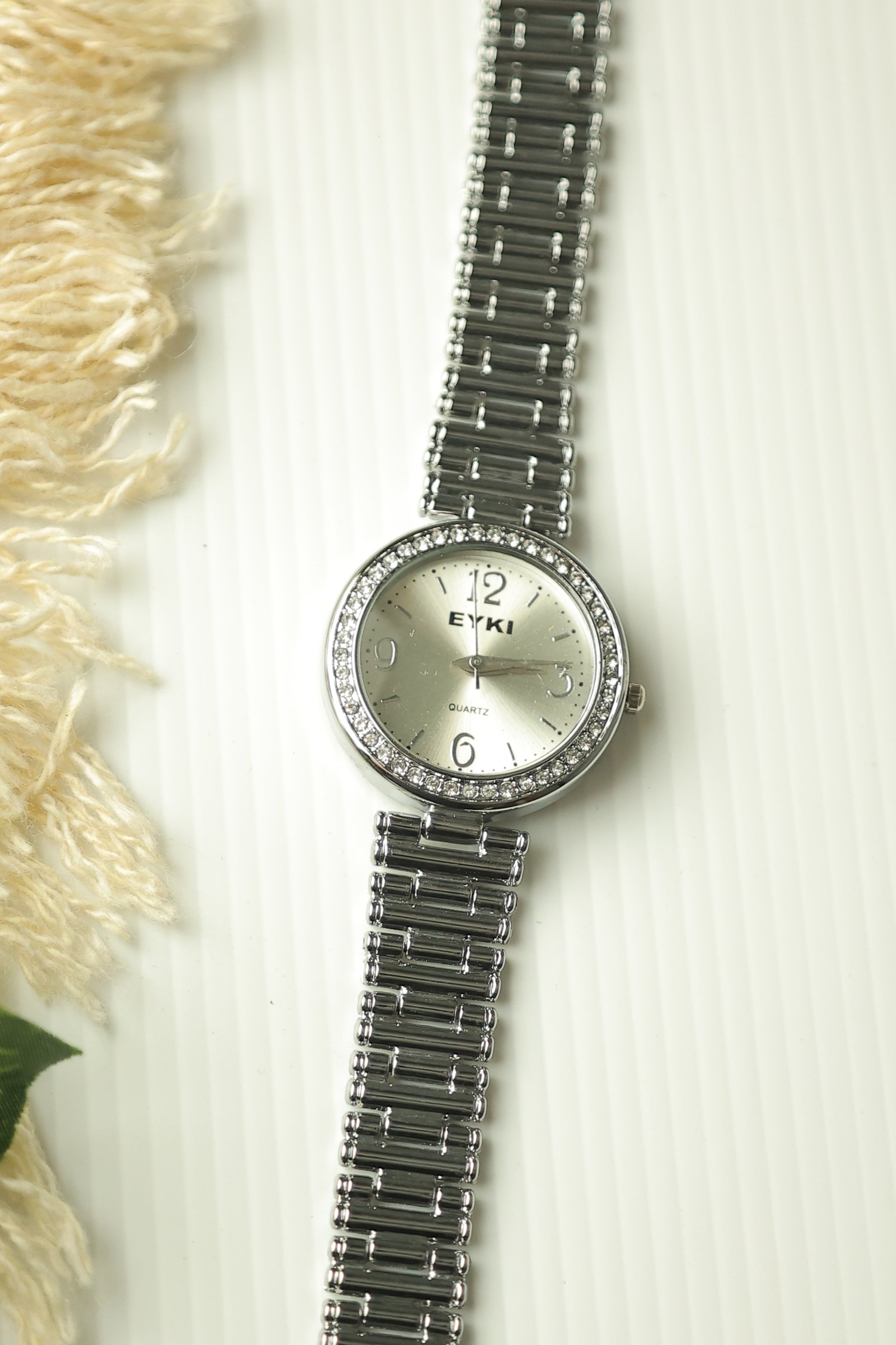 Eyki Round Silver