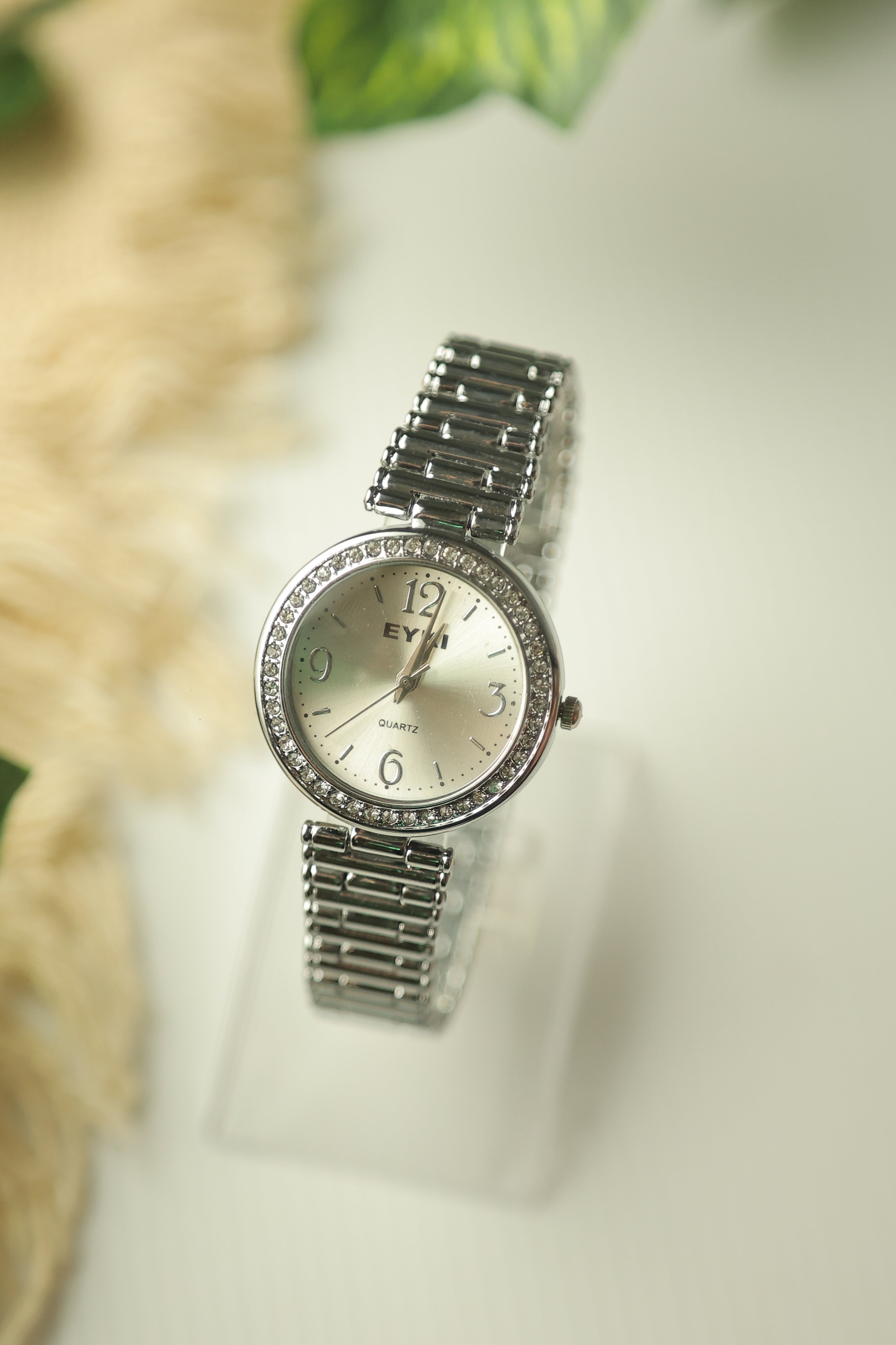 Eyki Round Silver