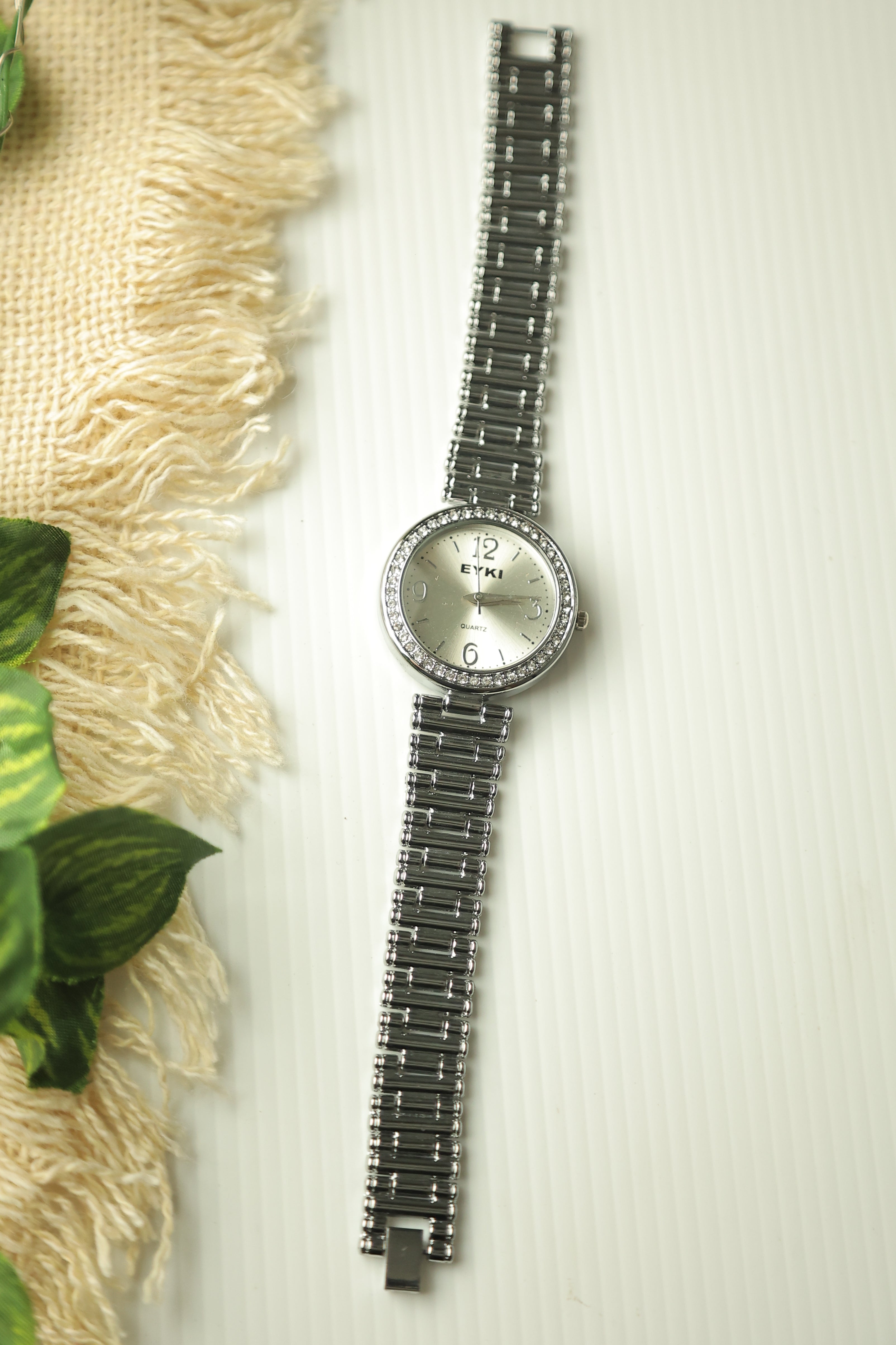 Eyki Round Silver