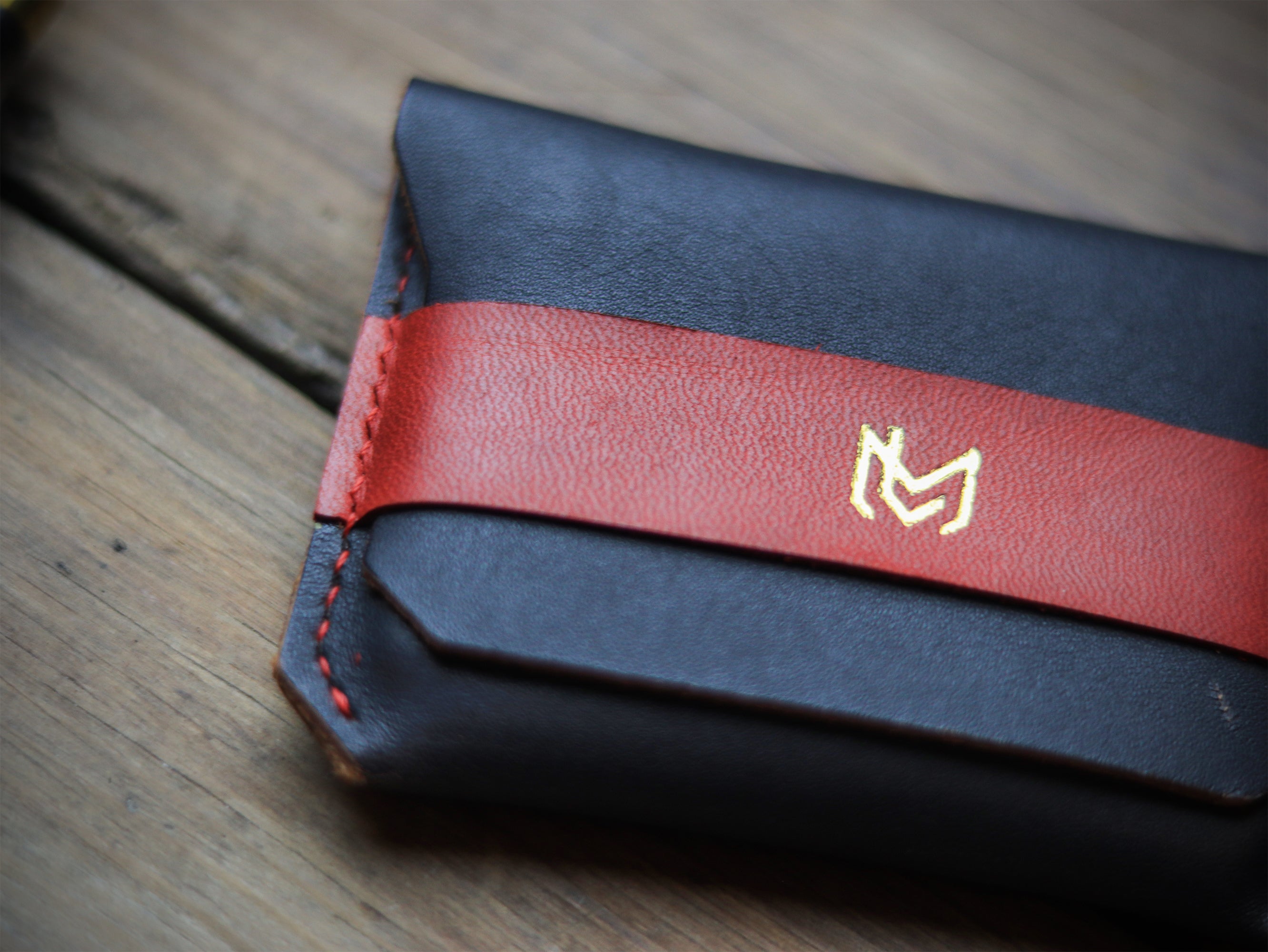 MAGNUM - BLACK & RED