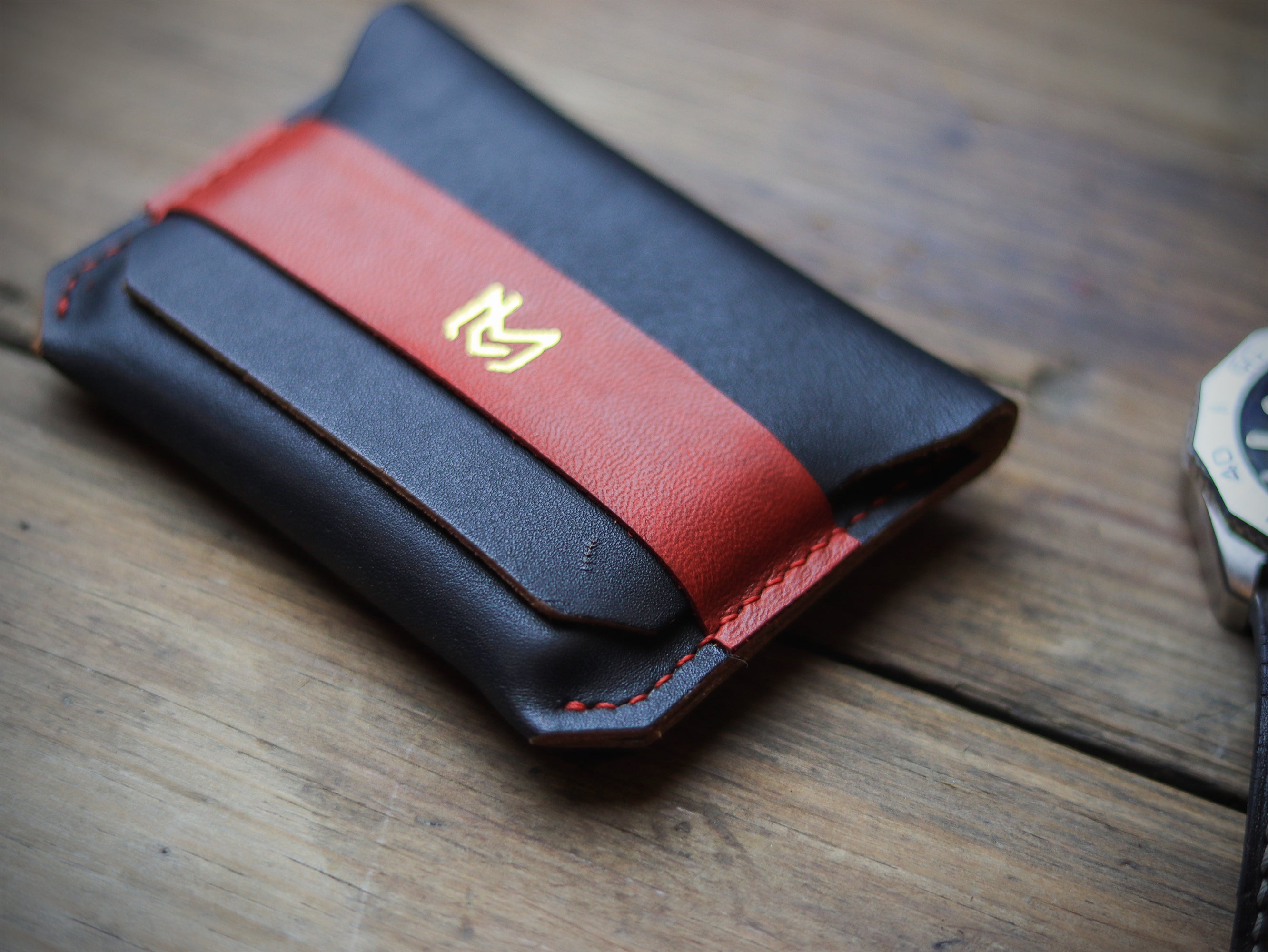 MAGNUM - BLACK & RED