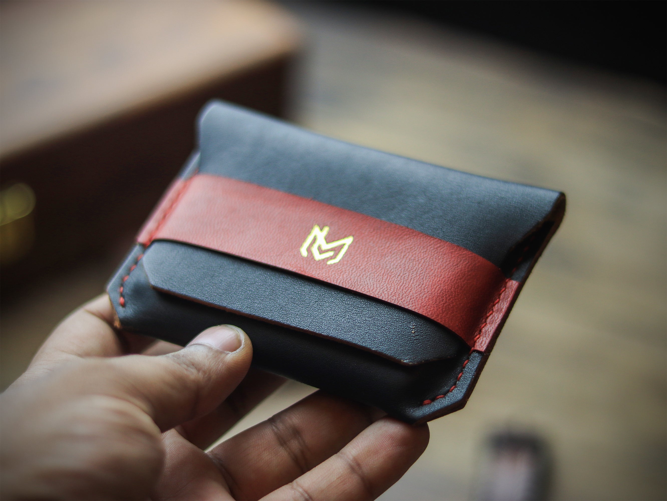 MAGNUM - BLACK & RED